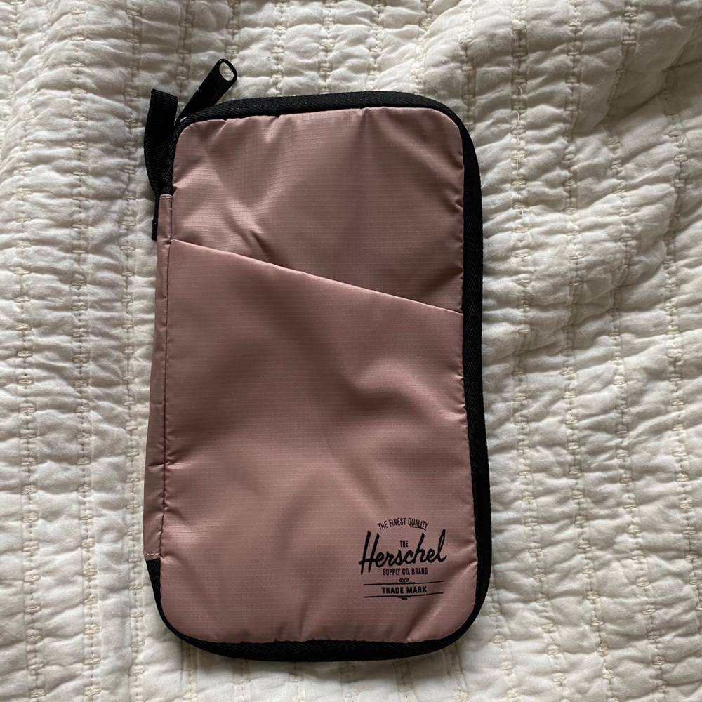NWOT Herschel travel wallet
